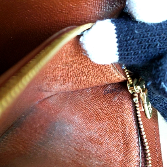 Authentic LOUIS VUITTON Monogram Sarah Bifold Long Wallet LAST PRICE FIRM! - Picture 13 of 15